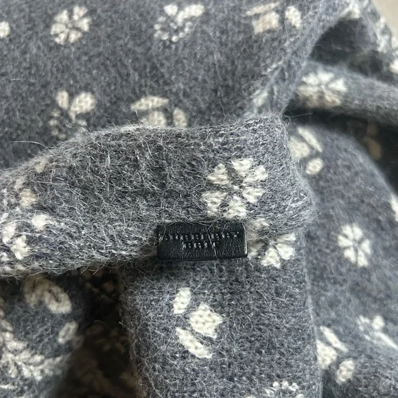 Burberry Brit Printed V-Neck Sweater - Picture 5 of 5